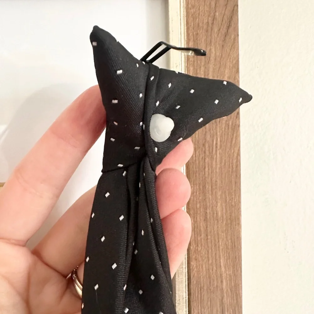 Clip on clip-on tie
